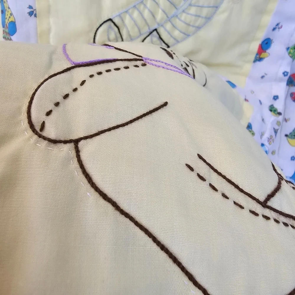 Vtg‎ Hand Embroidered Baby Quilted Blanket Animals Nursery Rhyme Decor Nostalgia